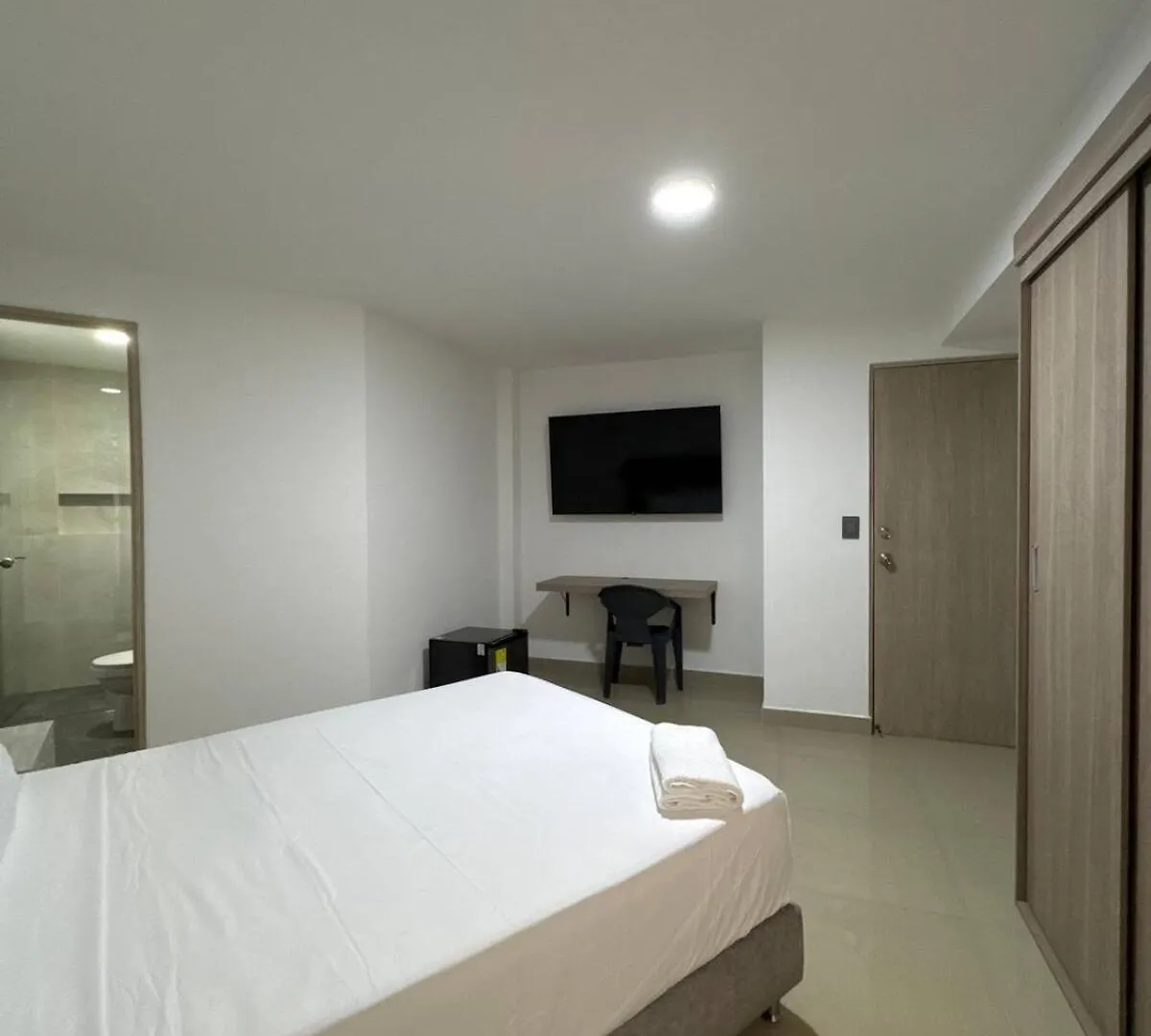 The Luxe Boutique Unicentro Medellin 0*,